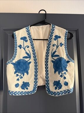 Embroidered Floral Vest in Cream and Blue - Unbranded